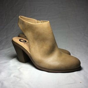 TAN GUESS HEELS